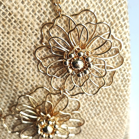 C. Est. 1946 Statement Bib Necklace Gold Tone Filagree Flowers NWOT's - Picture 3 of 10